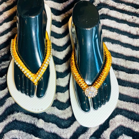 Custom NWT Rhinestone Gold & White Flip Flops - Picture 2 of 5